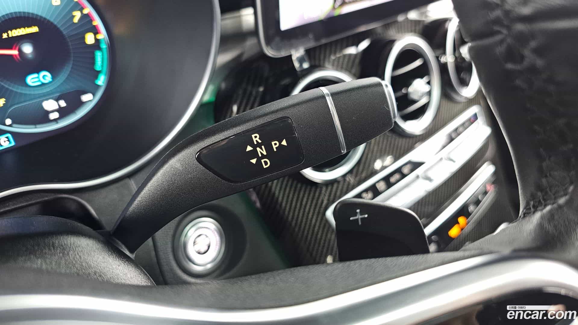 GLC-Class Mercedes-Benz 2021.2-INNER-009