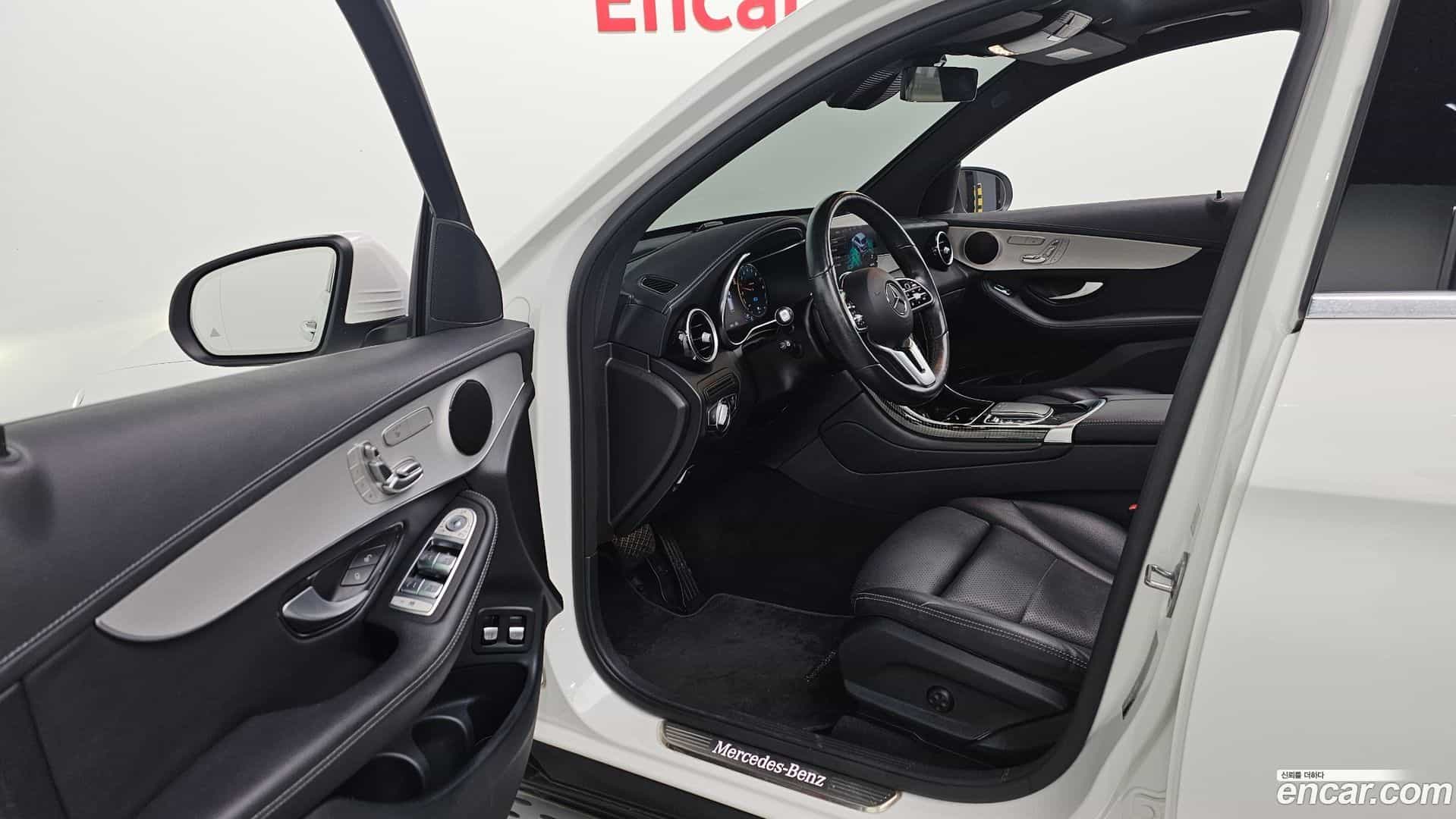 GLC-Class Mercedes-Benz 2021.2-INNER-010