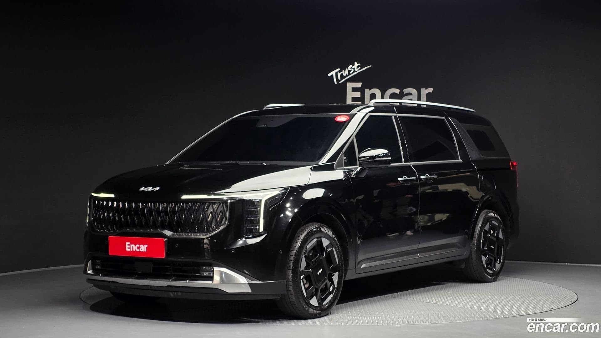 Main__Slider__Photo:Canival Kia 2025.6-0