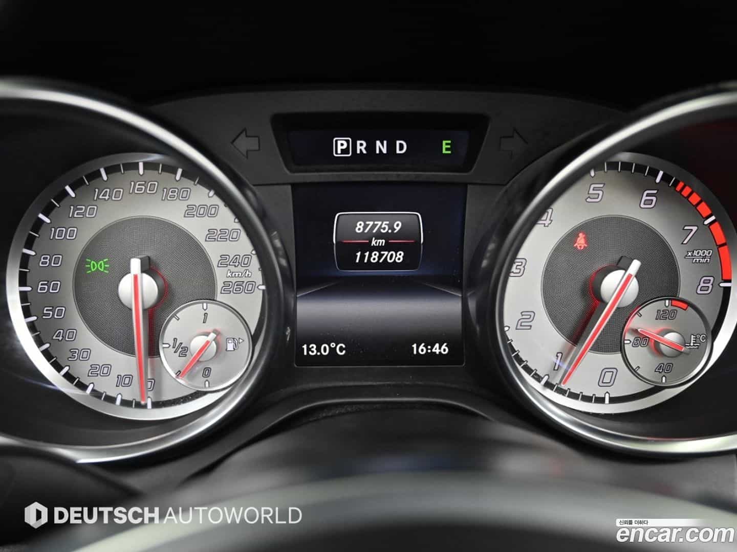 SLK-Class Mercedes-Benz 2015.3-INNER-008