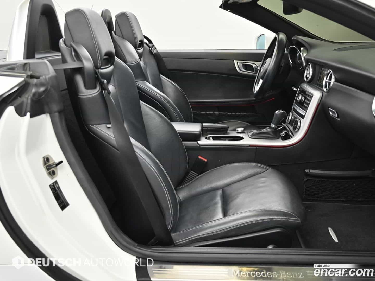 SLK-Class Mercedes-Benz 2015.3-INNER-010
