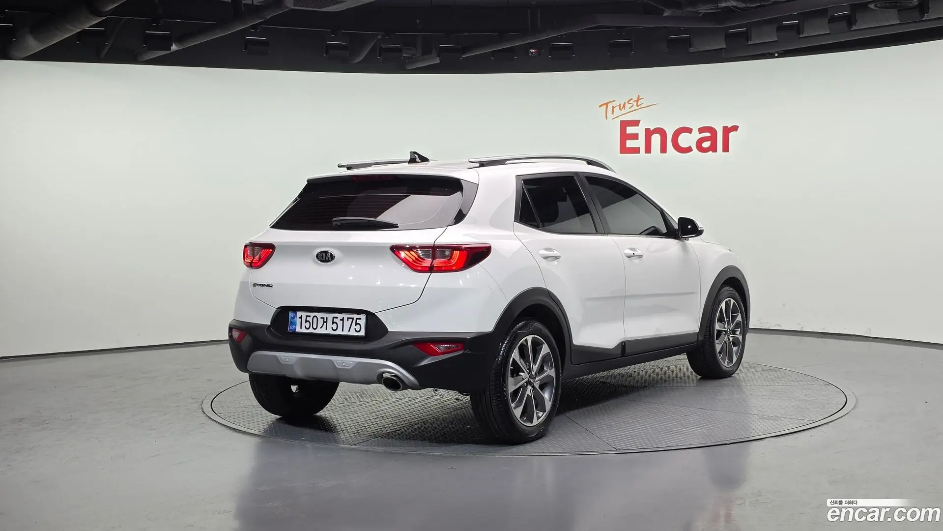Main__Slider__Photo:Stonic Kia 2019.4-1