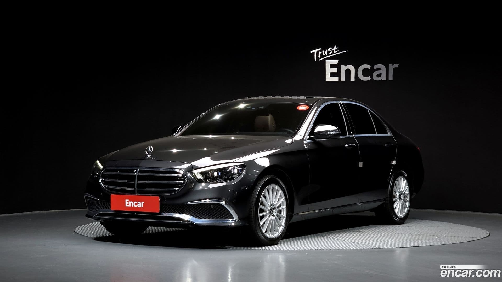 Main__Slider__Photo:E-Class Mercedes-Benz 2021.0-0