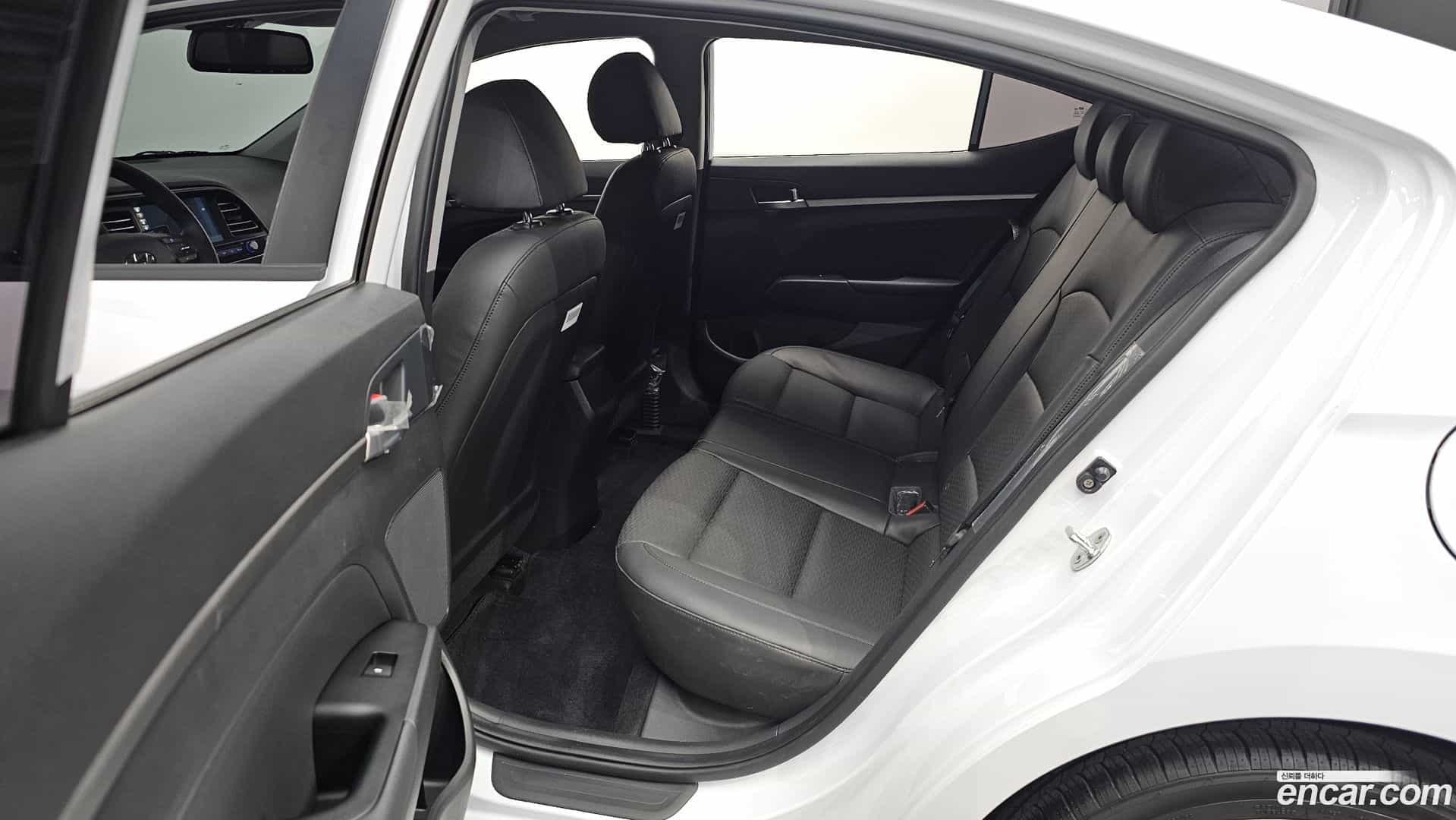 AVANTE Hyundai 2019.11-OPTION-015