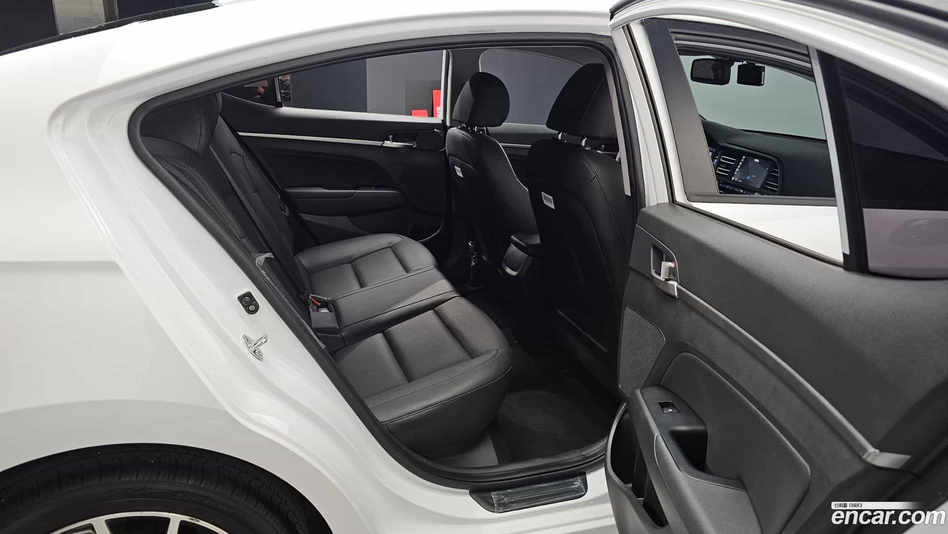 AVANTE Hyundai 2019.11-OPTION-016