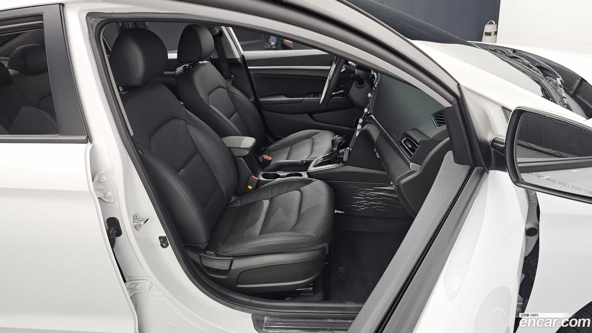 AVANTE Hyundai 2019.11-OPTION-017