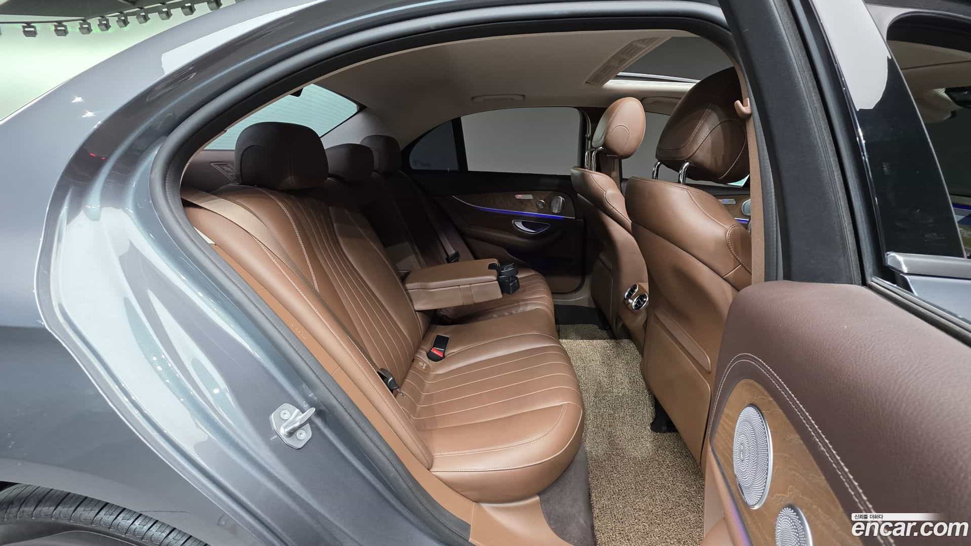 E-Class Mercedes-Benz 2018.2-OPTION-023