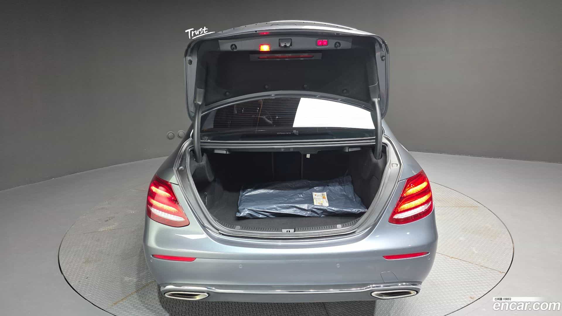 E-Class Mercedes-Benz 2018.2-OPTION-024