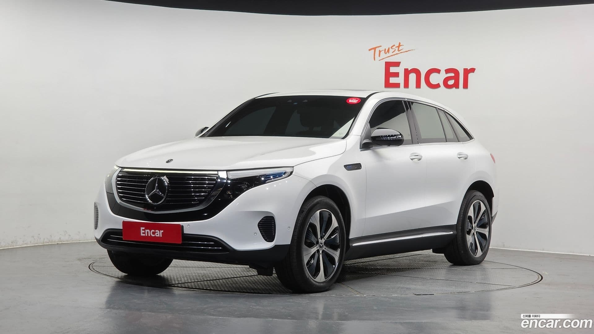 Main__Slider__Photo:EQC Mercedes-Benz 2020.10-0
