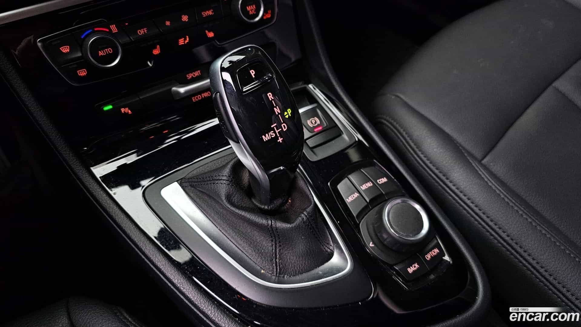 2-Series BMW 2020.4-INNER-009