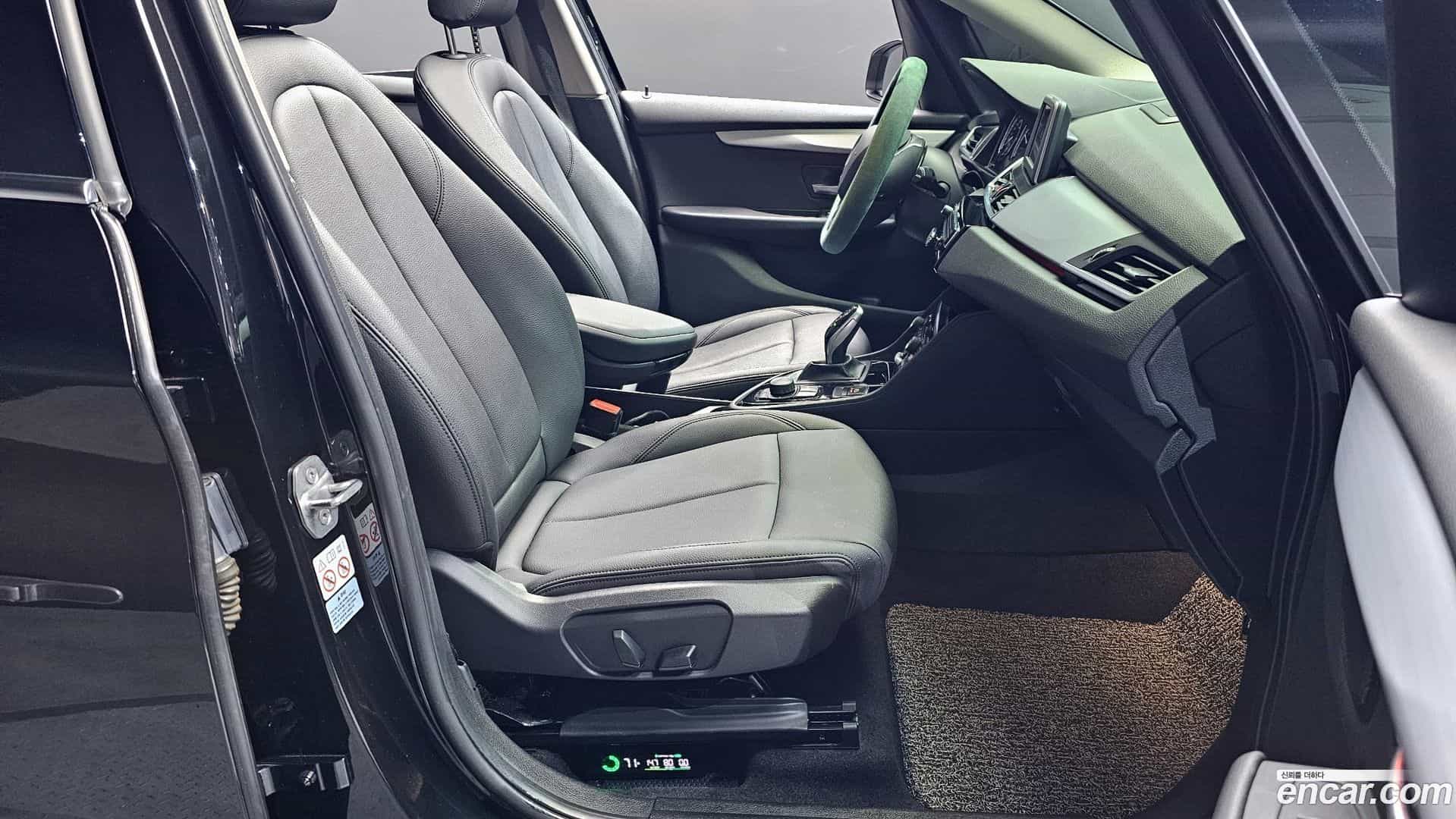 2-Series BMW 2020.4-INNER-010