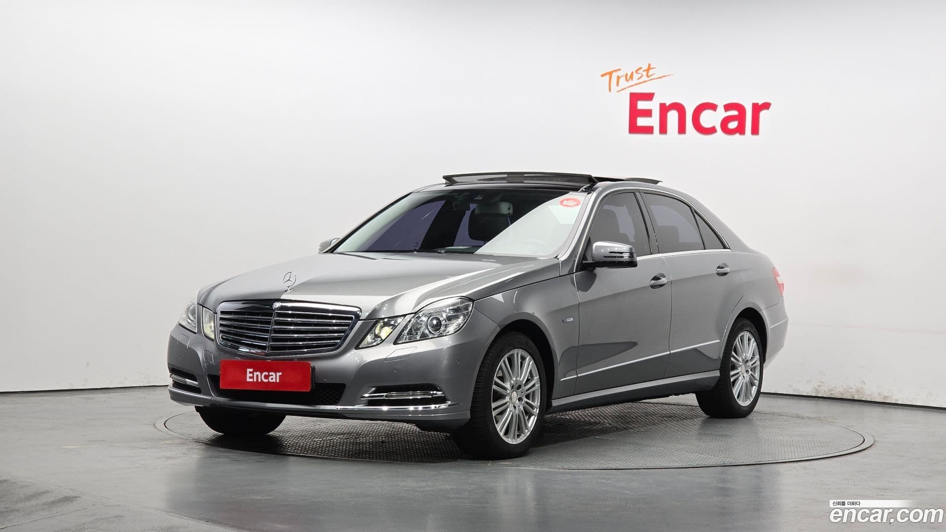 Main__Slider__Photo:E-Class Mercedes-Benz 2012.7-0