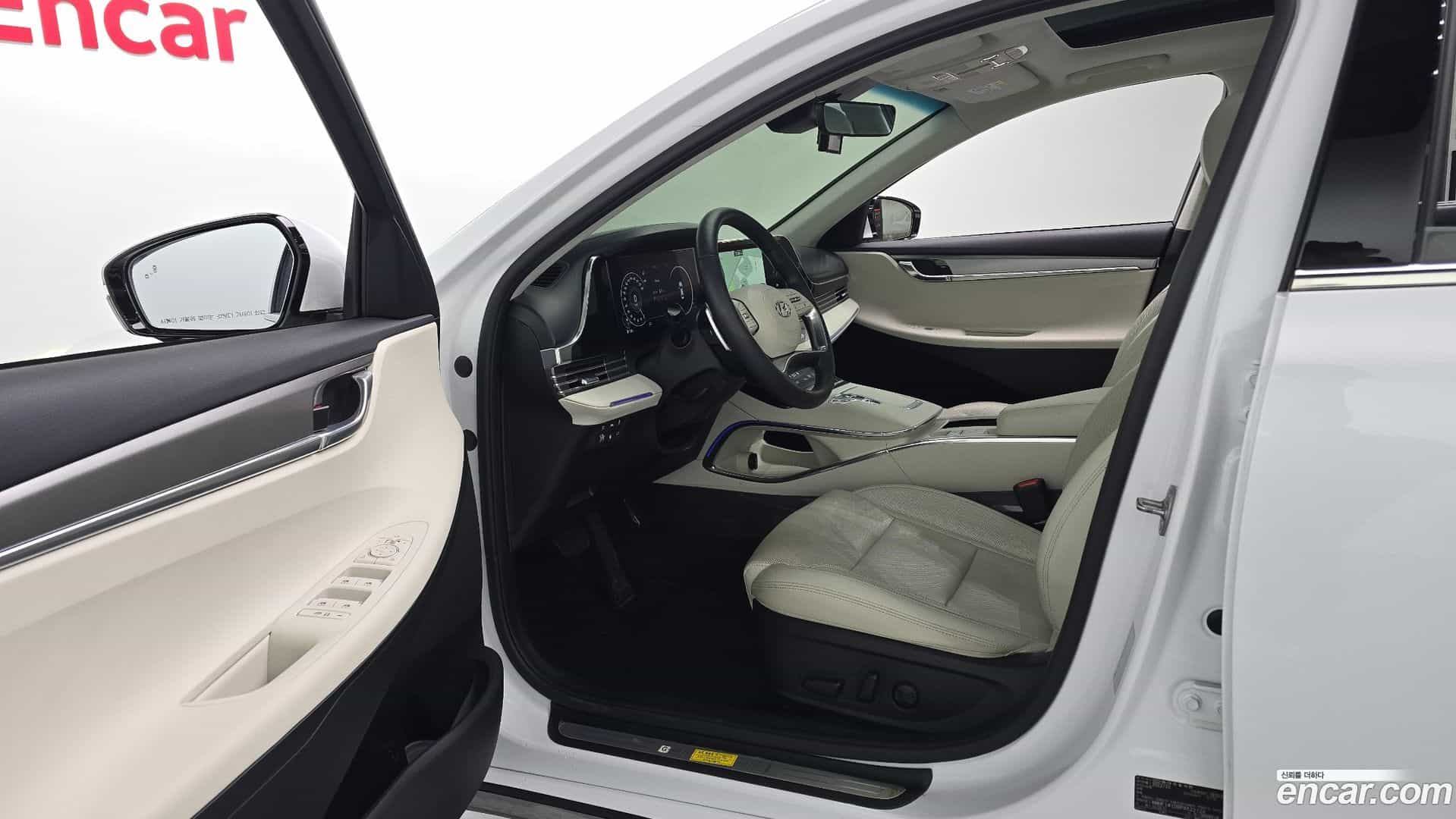 Grandeur Hyundai 2022.10-INNER-010