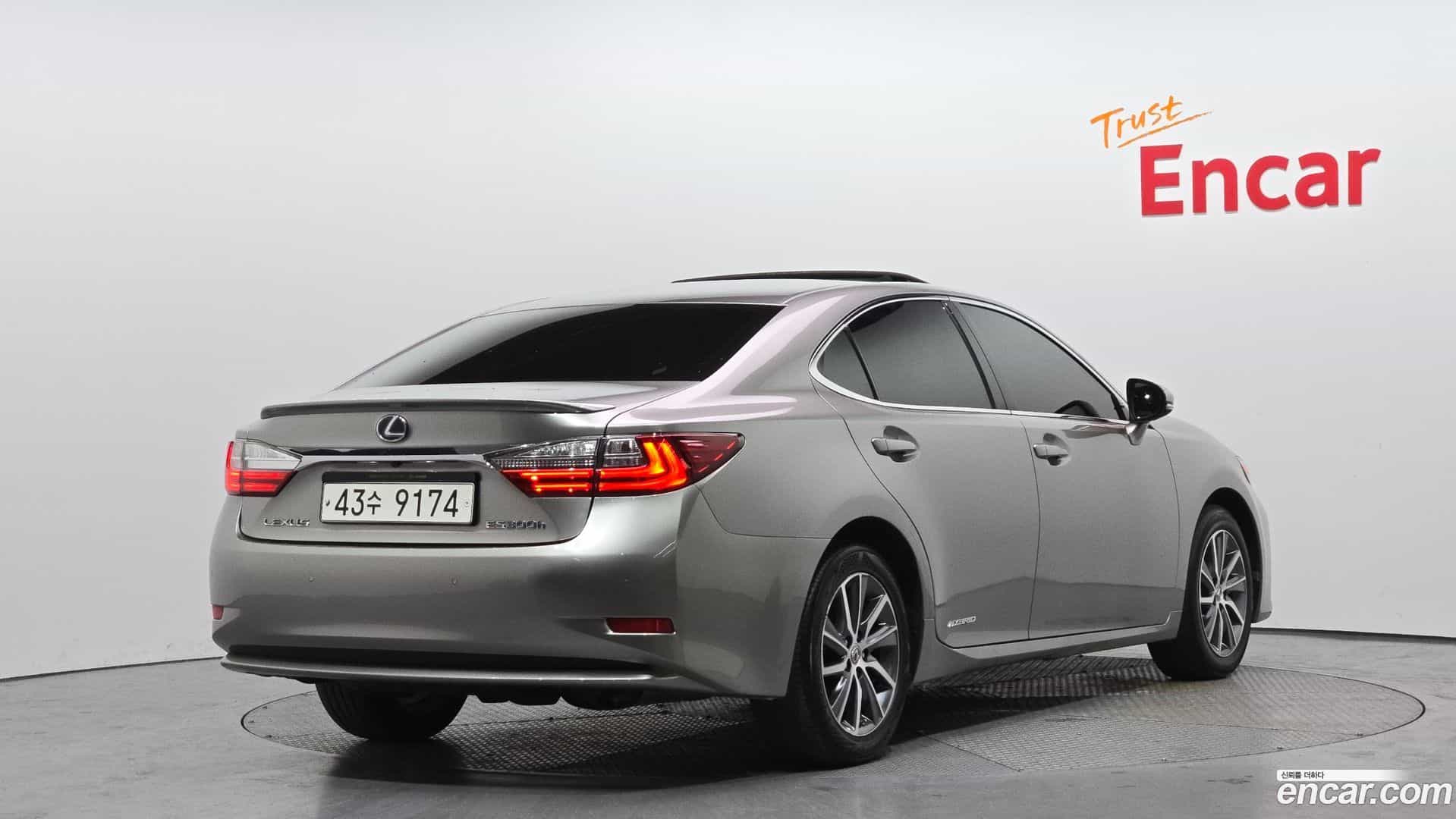 ES Lexus 2018.3-OUTER-002