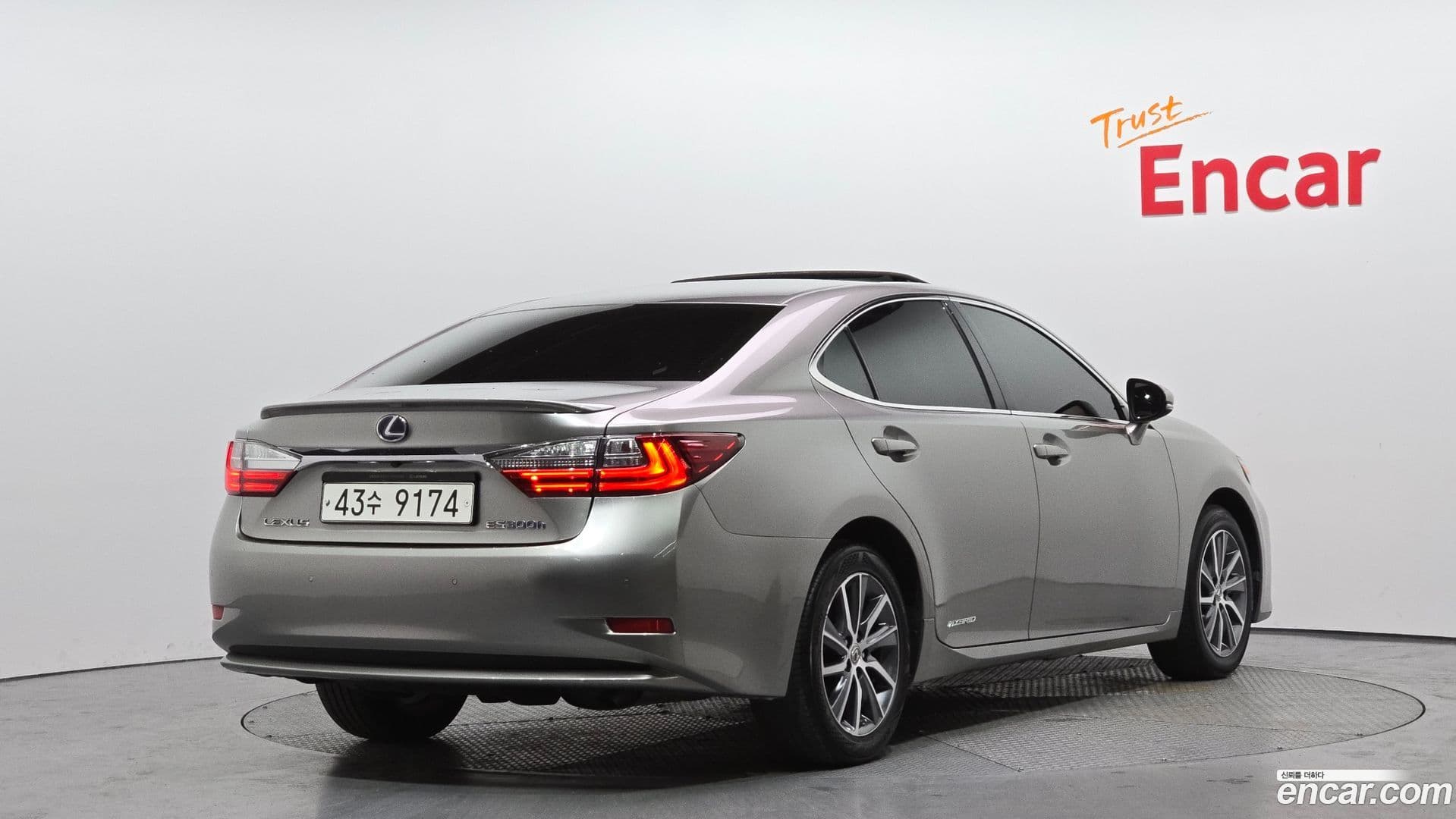 Main__Slider__Photo:ES Lexus 2018.3-1