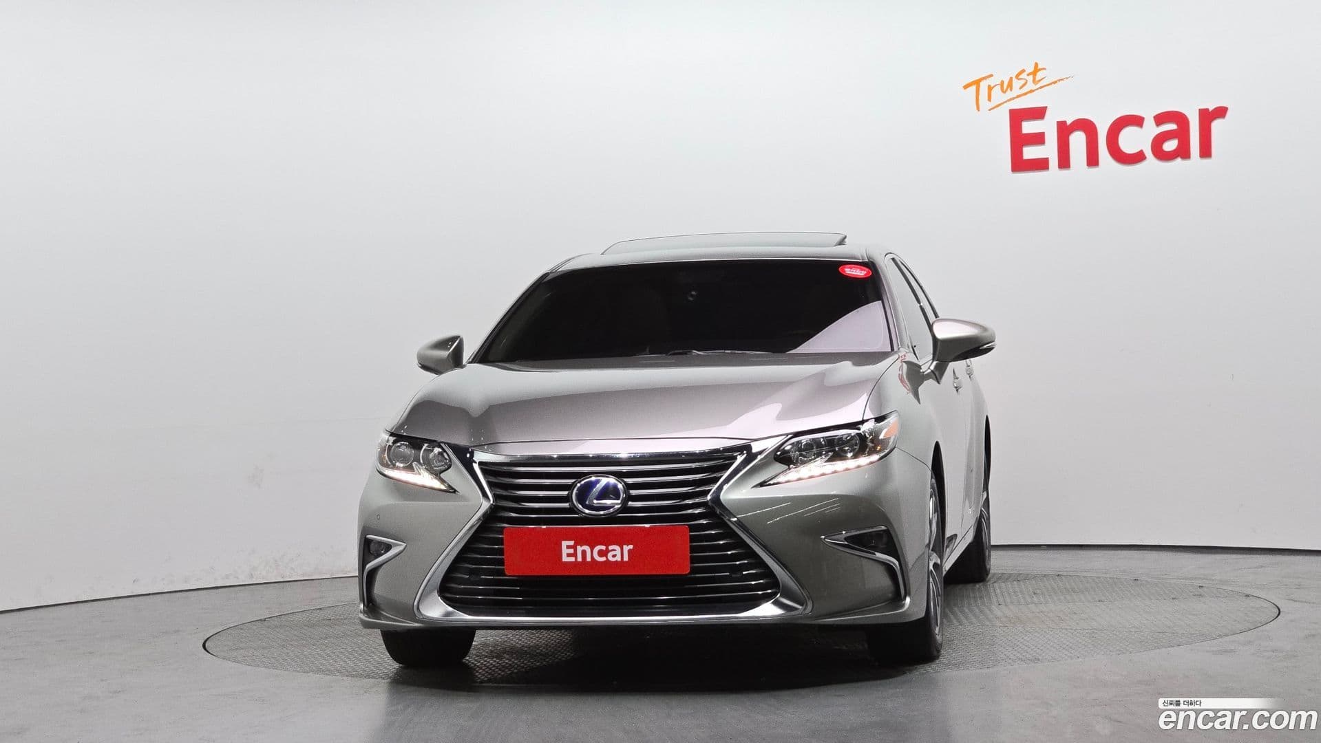 Main__Slider__Photo:ES Lexus 2018.3-2