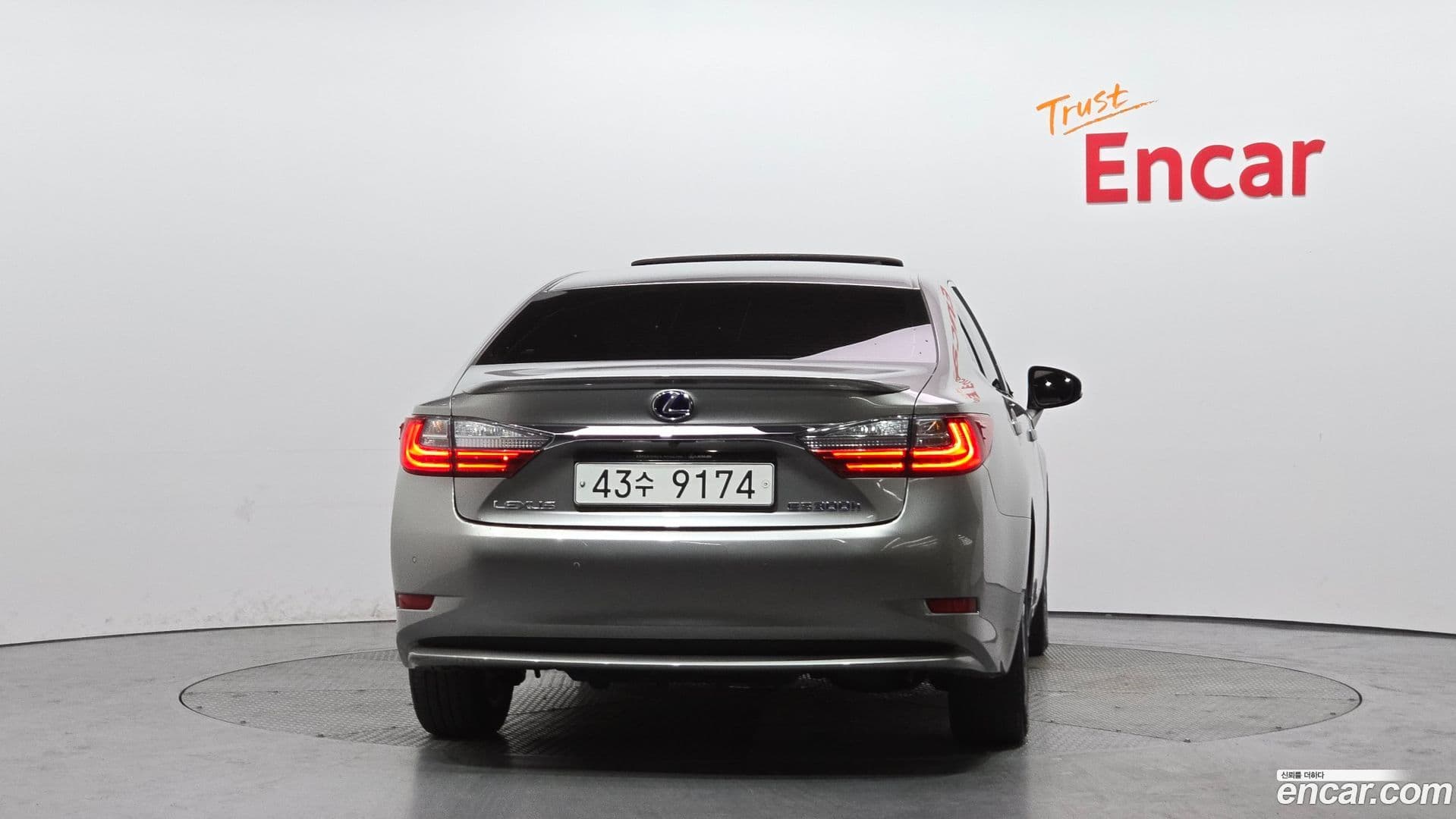 Main__Slider__Photo:ES Lexus 2018.3-3