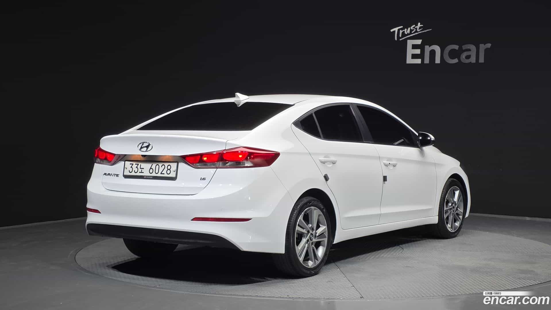 AVANTE Hyundai 2018.6-OUTER-002