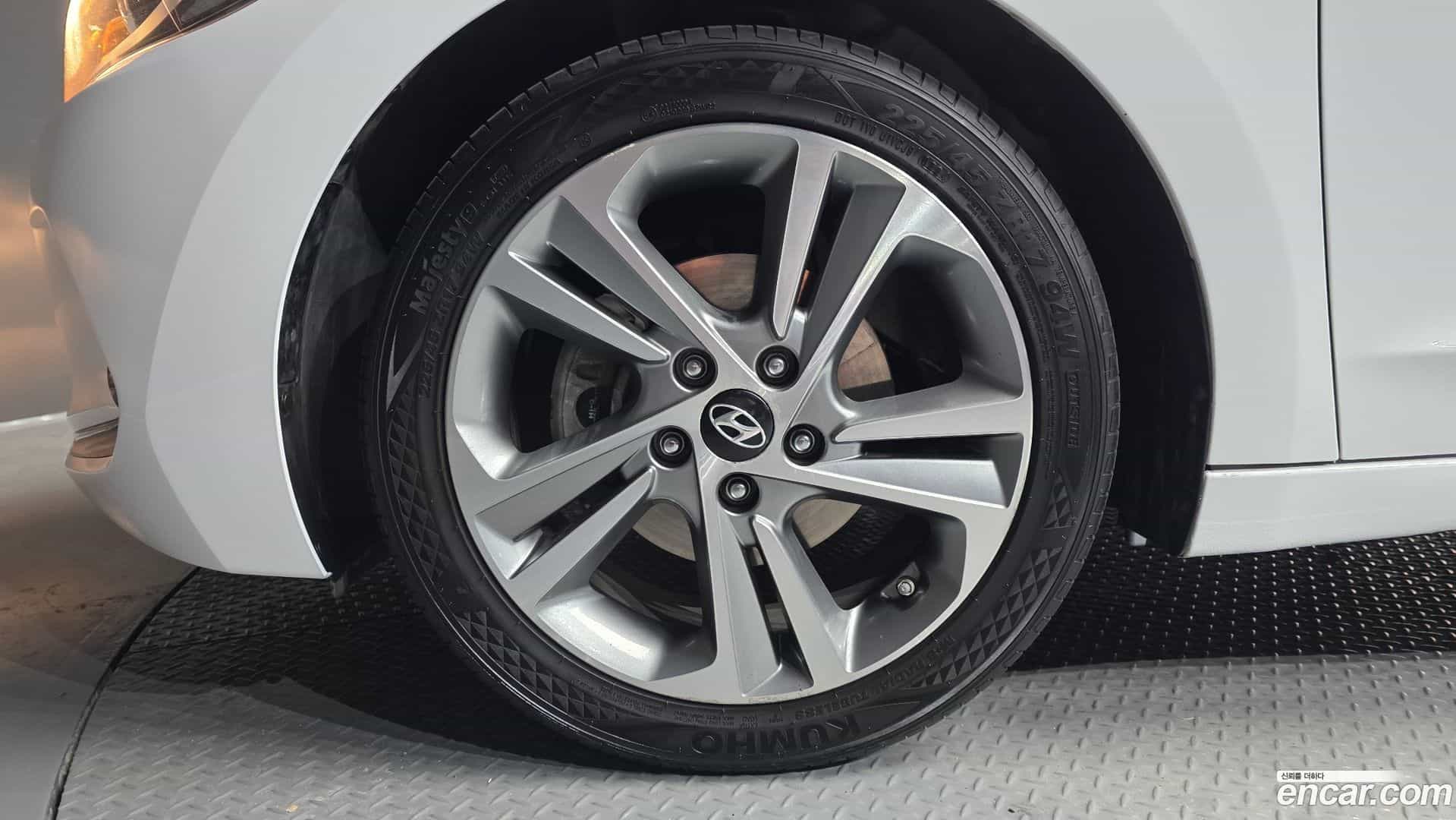 AVANTE Hyundai 2018.6-OUTER-005