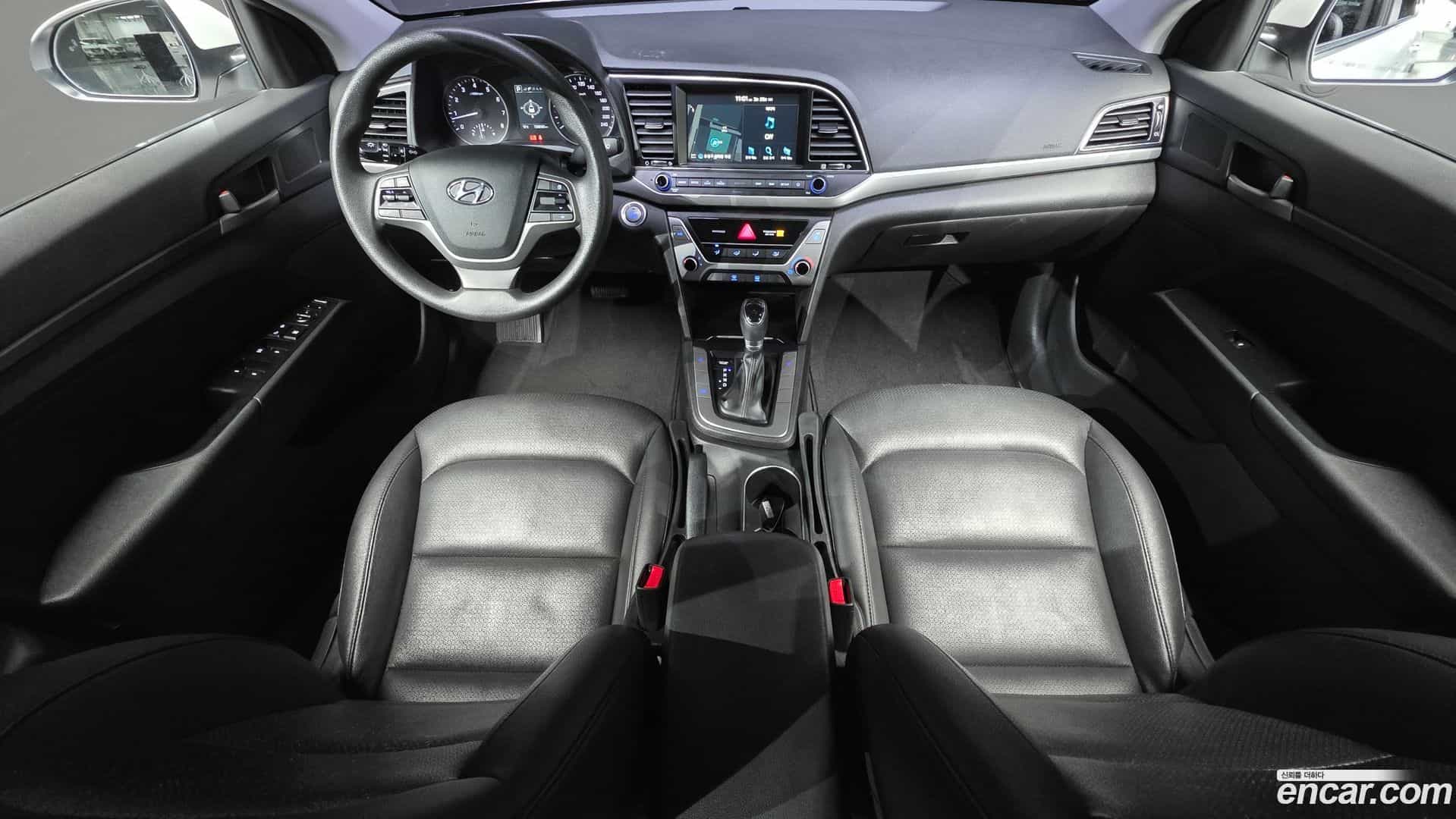 AVANTE Hyundai 2018.6-INNER-007