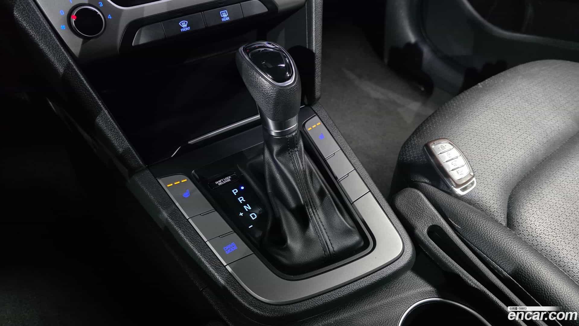 AVANTE Hyundai 2018.6-INNER-009