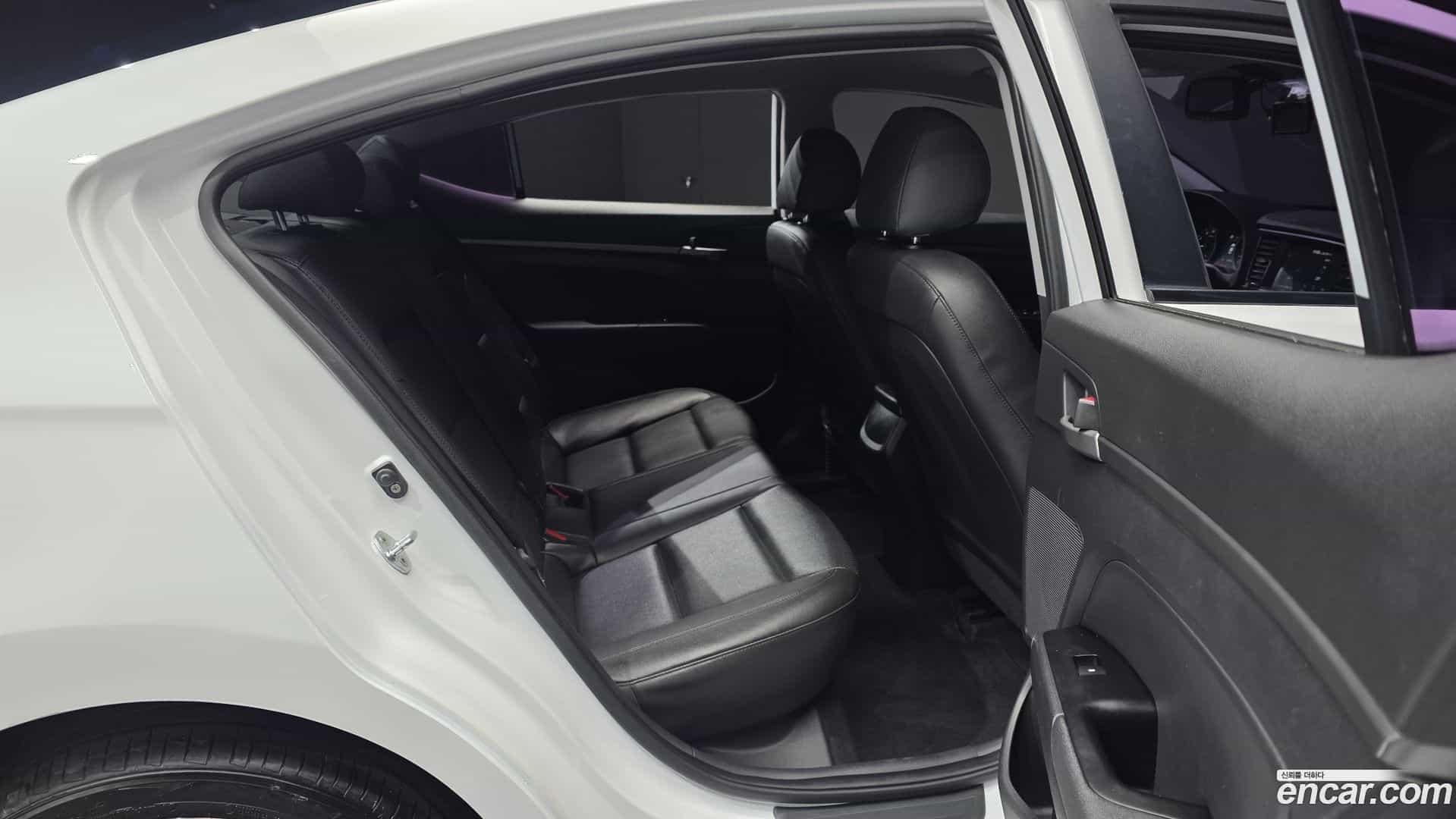 AVANTE Hyundai 2018.6-OPTION-017