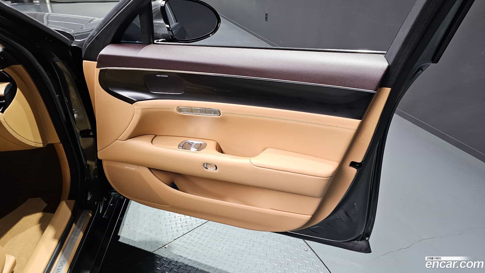 G90 Genesis 2023.1-INNER-034