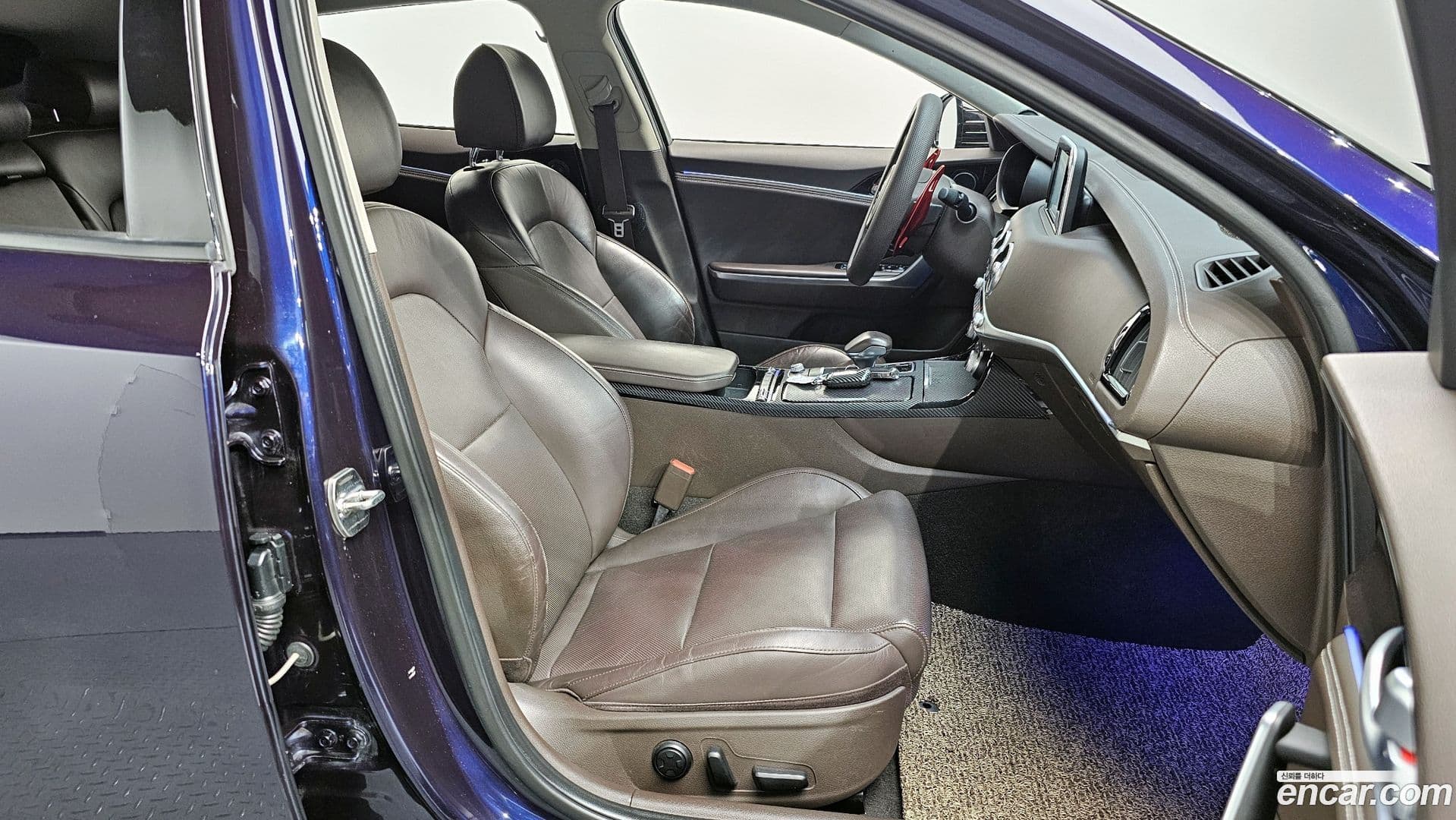 Main__Slider__Photo:Stinger Kia 2017.9-13