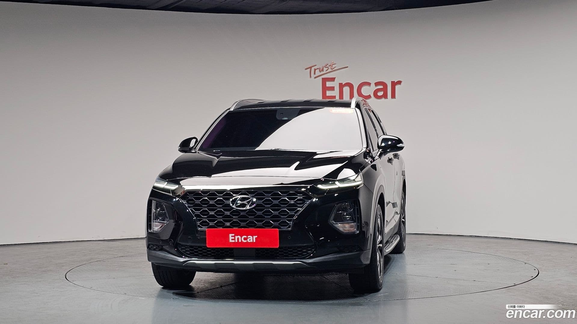 Main__Slider__Photo:Santafe Hyundai 2018.3-2