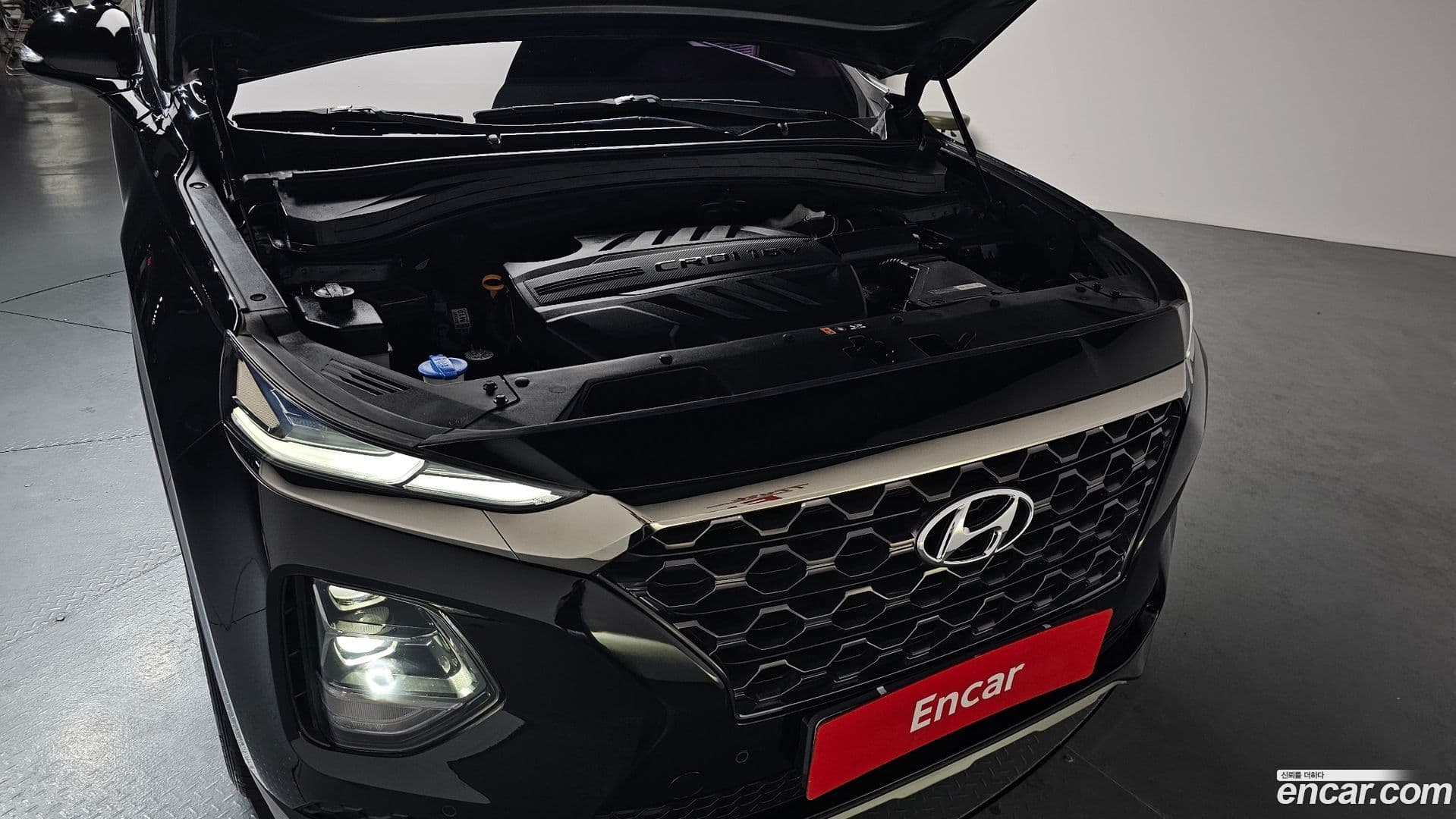 Main__Slider__Photo:Santafe Hyundai 2018.3-5