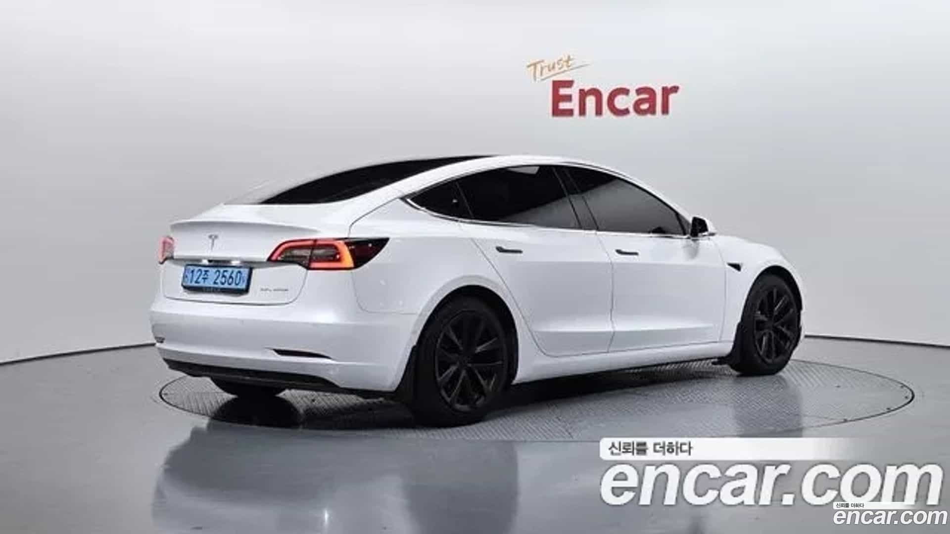 Model 3 Tesla 2020.11-OUTER-002