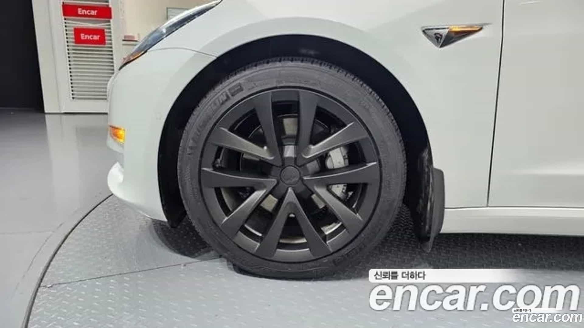 Model 3 Tesla 2020.11-OUTER-005