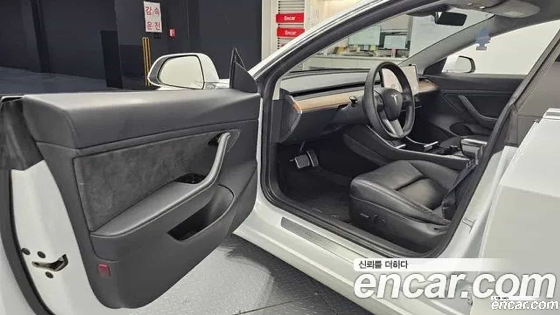 Model 3 Tesla 2020.11-INNER-010
