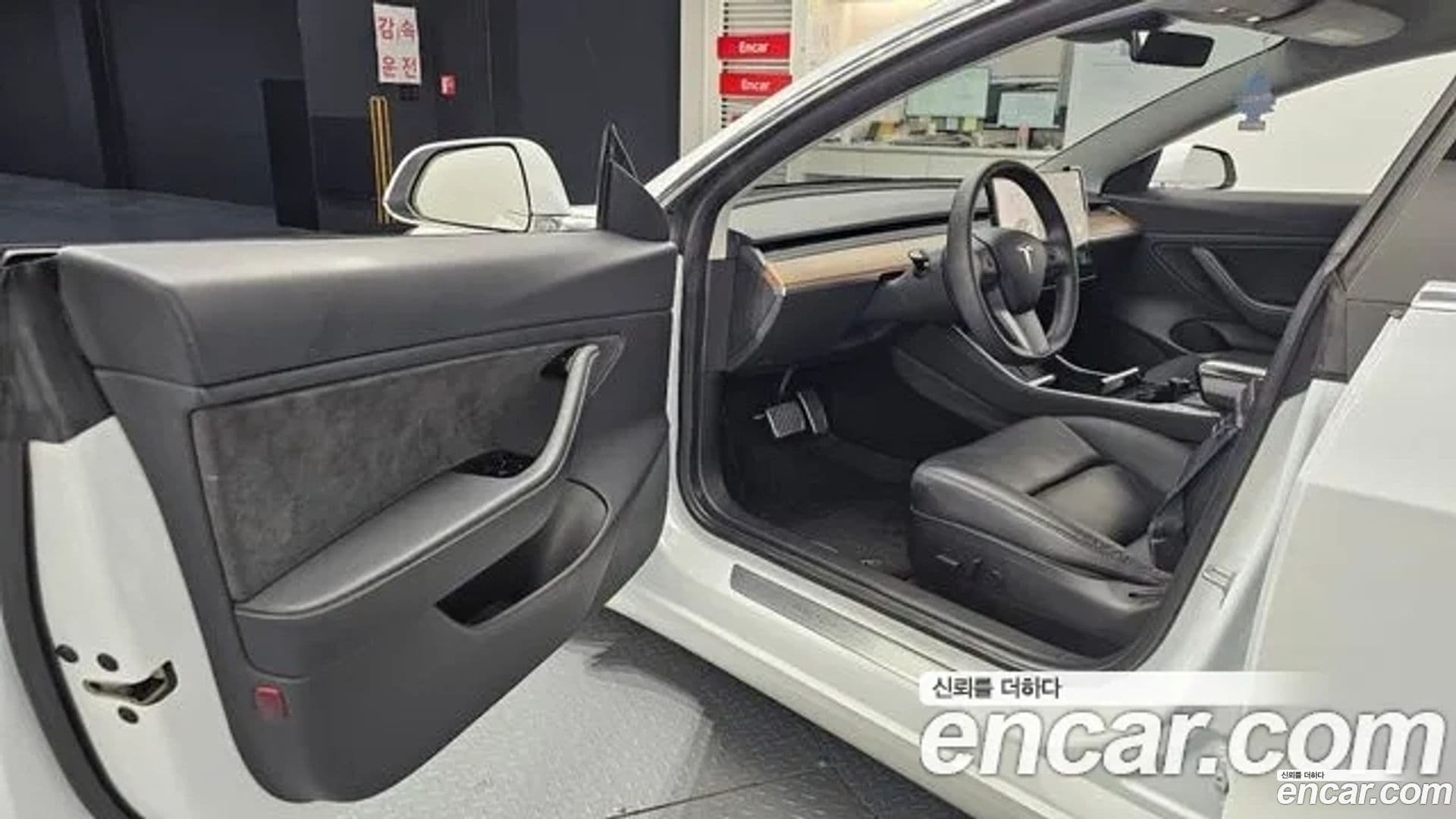 Main__Slider__Photo:Model 3 Tesla 2020.11-9