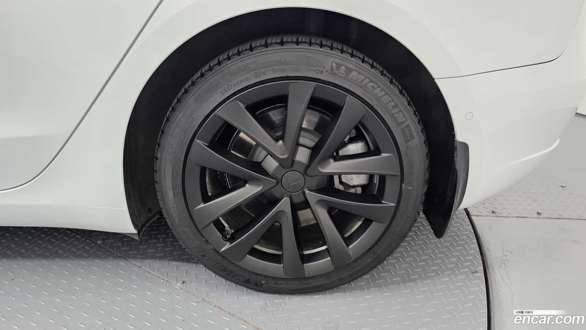 Model 3 Tesla 2020.11-OUTER-031