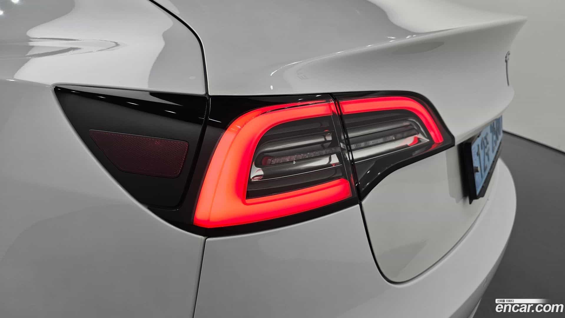 Model 3 Tesla 2020.11-OUTER-033