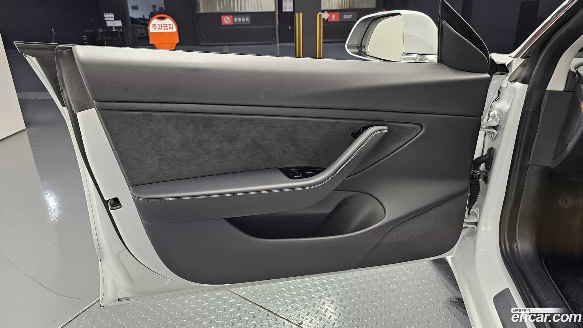Model 3 Tesla 2020.11-INNER-034