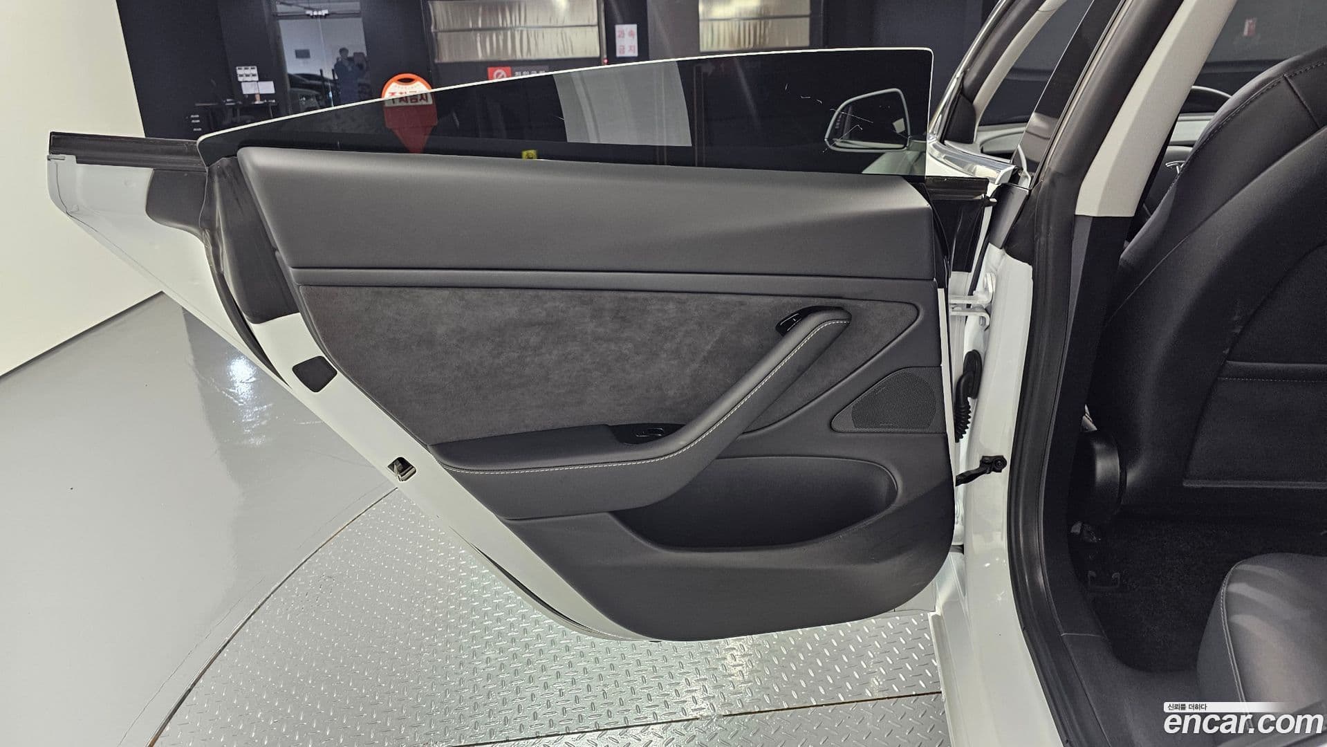 Main__Slider__Photo:Model 3 Tesla 2020.11-24