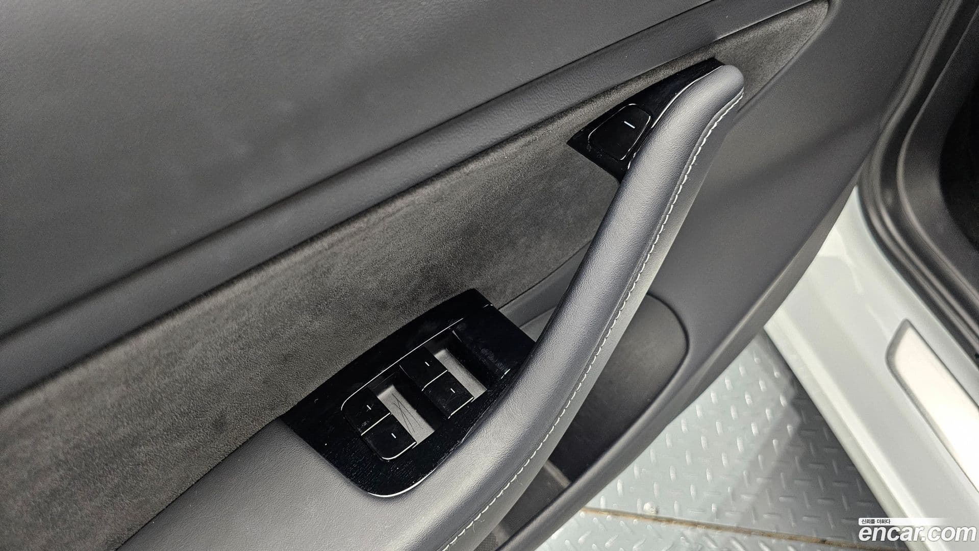 Main__Slider__Photo:Model 3 Tesla 2020.11-25