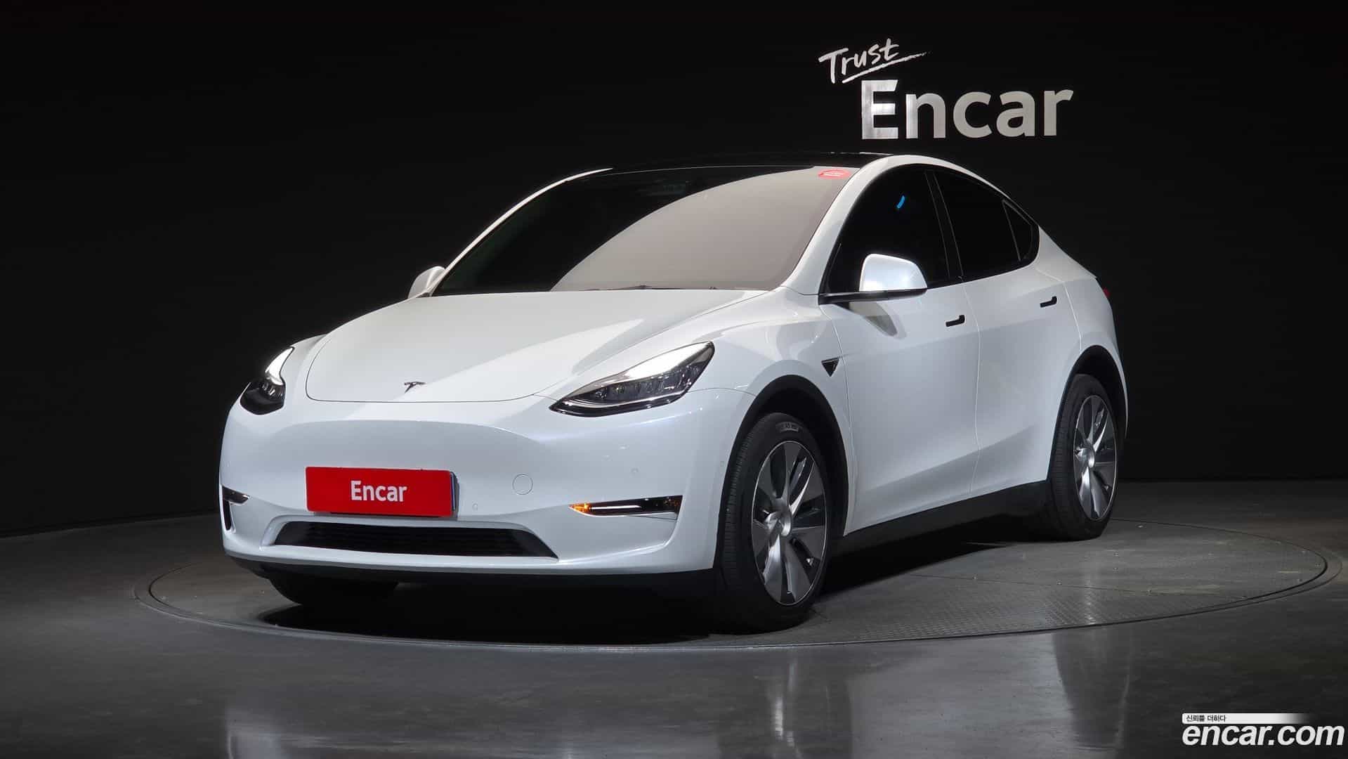 Model Y Tesla 2021.8-OUTER-001