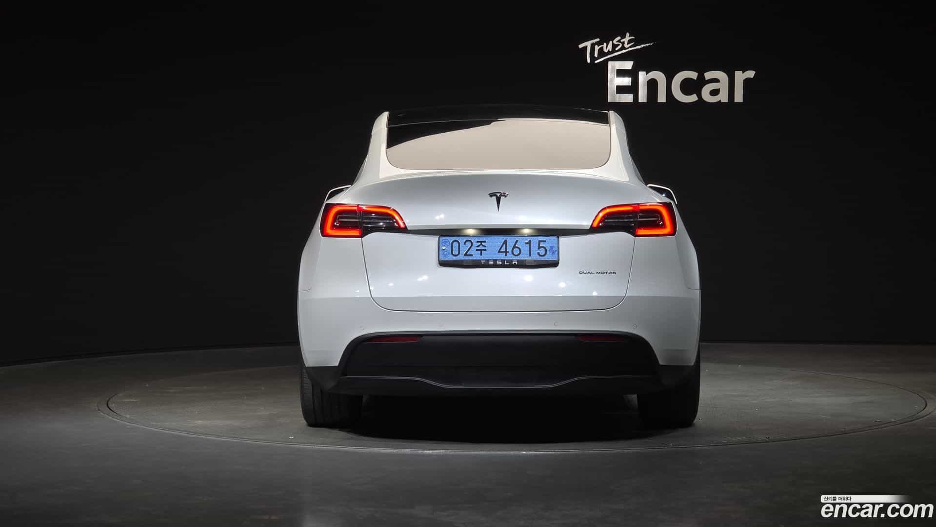 Model Y Tesla 2021.8-OUTER-004