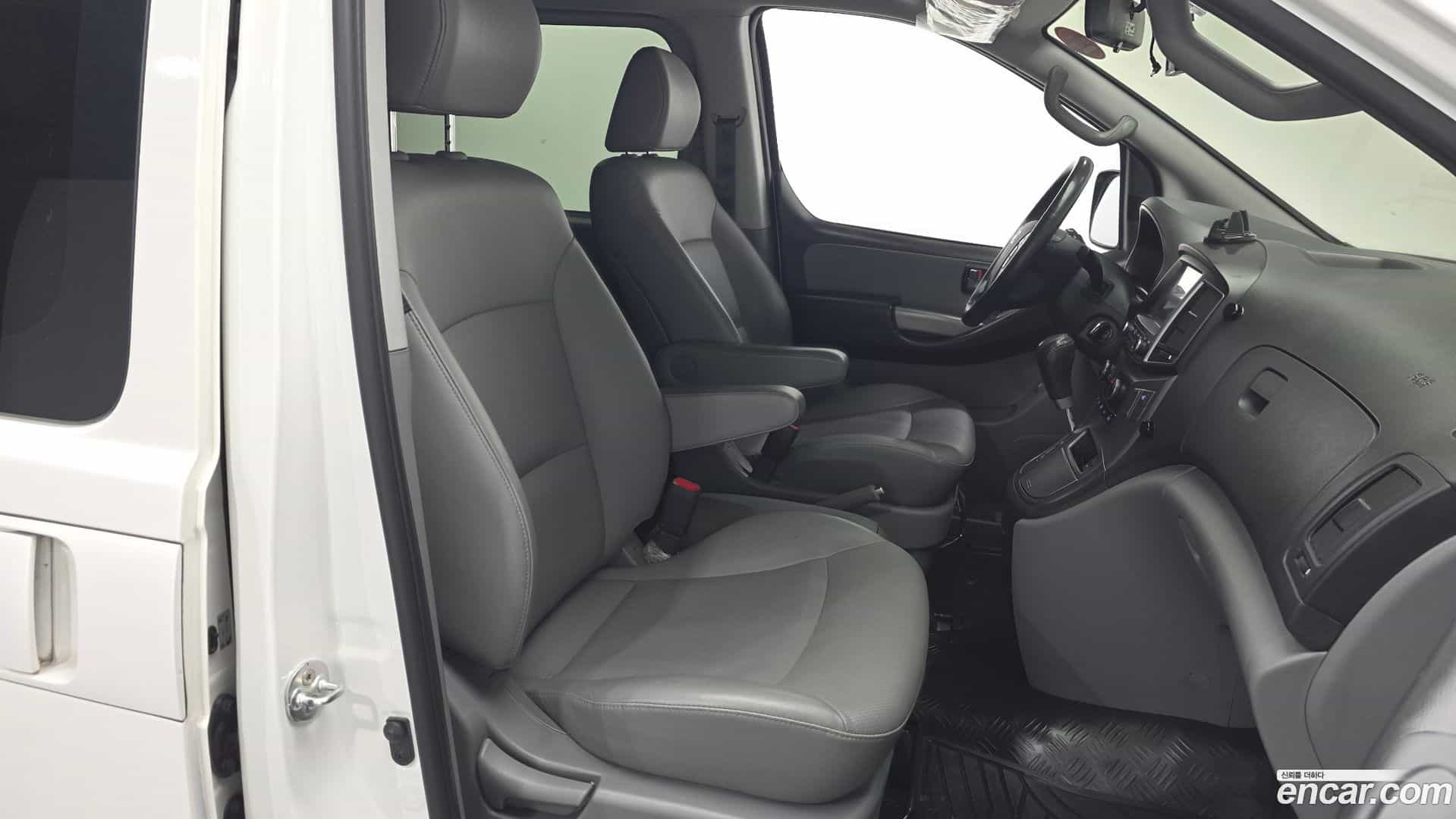 Starex Hyundai 2018.3-OPTION-016
