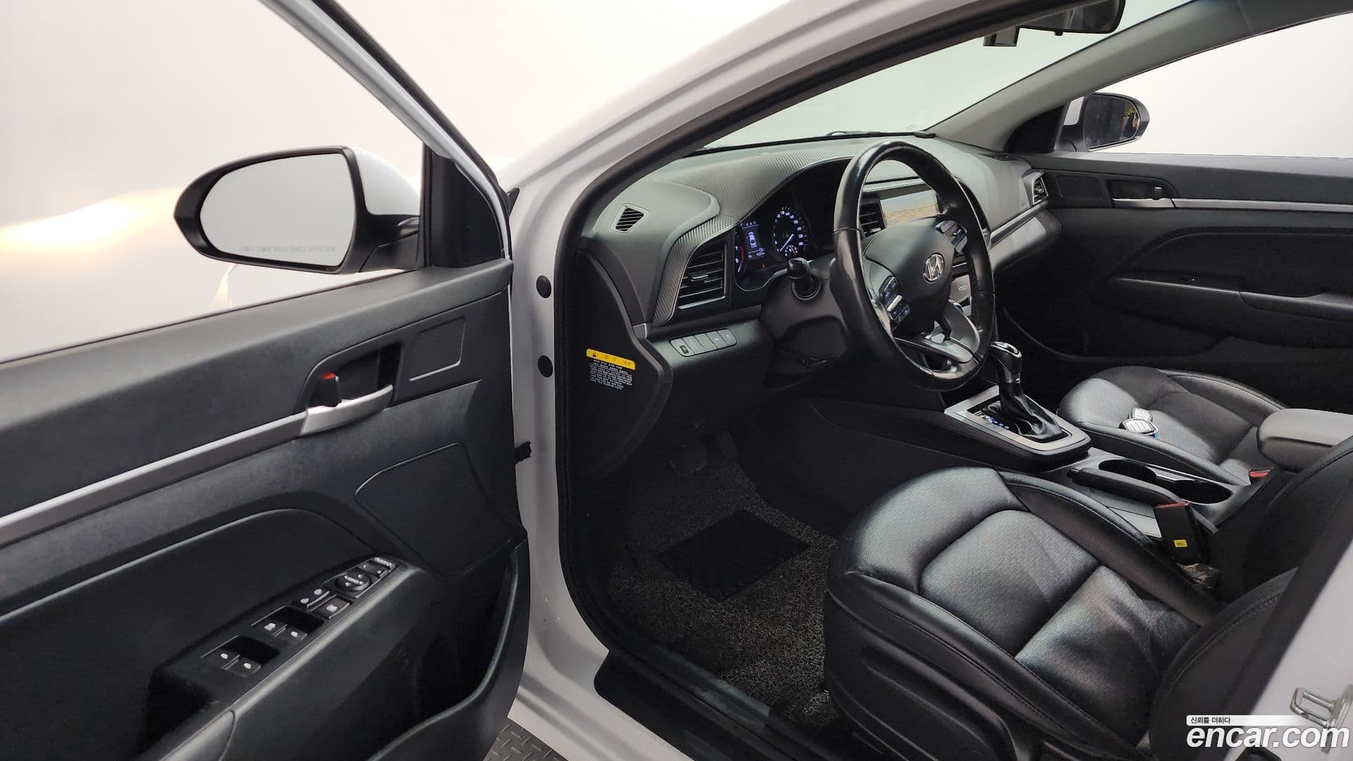 Main__Slider__Photo:AVANTE Hyundai 2019.3-9