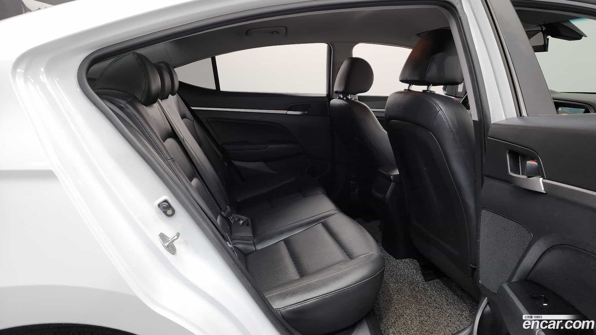 AVANTE Hyundai 2019.3-INNER-036