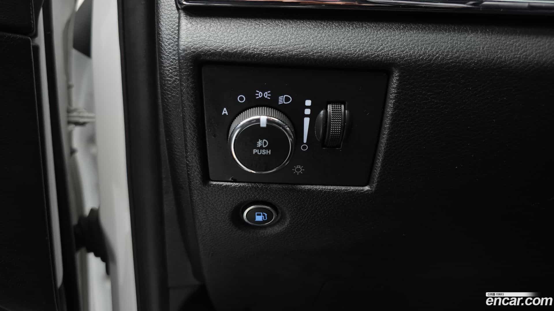 Cherokee Jeep 2019.9-OPTION-022