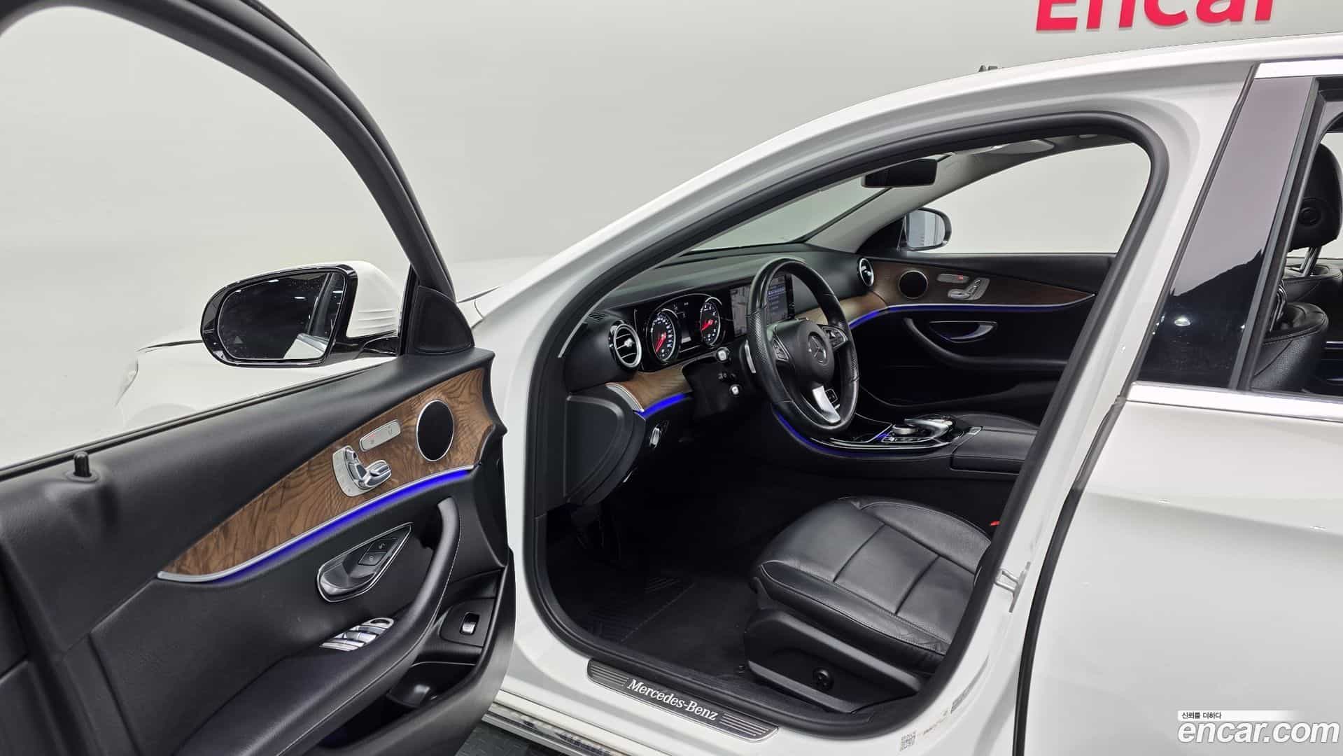 E-Class Mercedes-Benz 2017.11-INNER-010