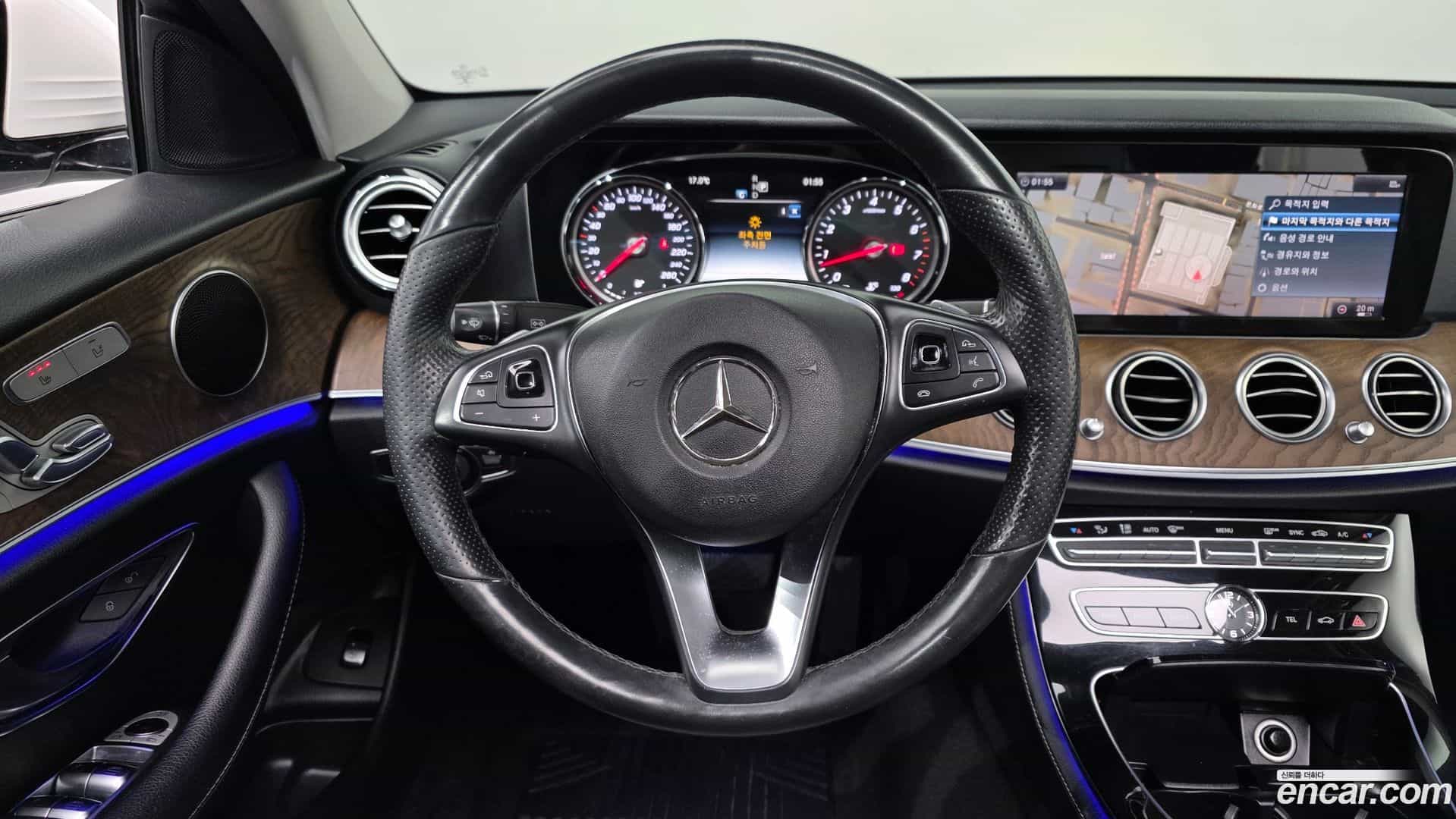 E-Class Mercedes-Benz 2017.11-OPTION-017