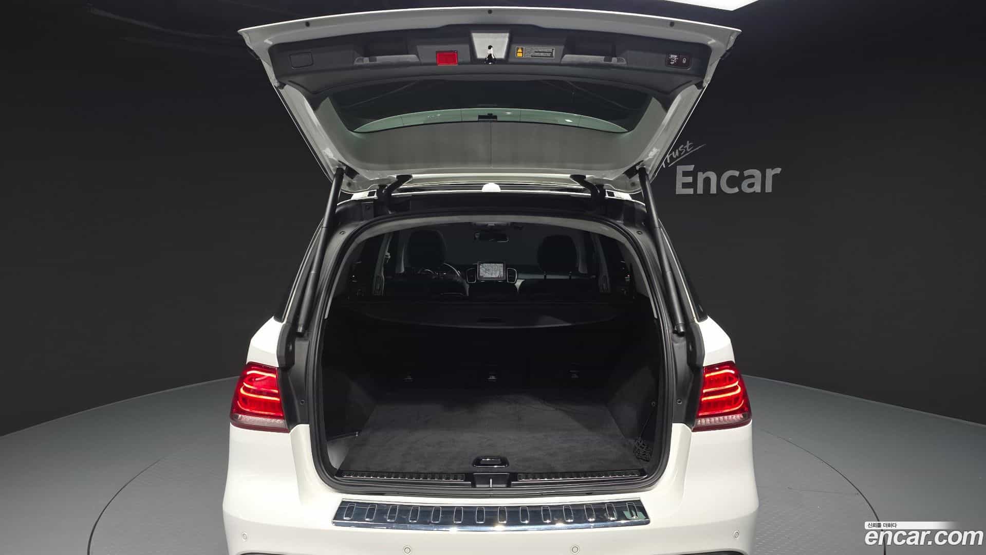 GLE-Class Mercedes-Benz 2018.10-OPTION-024