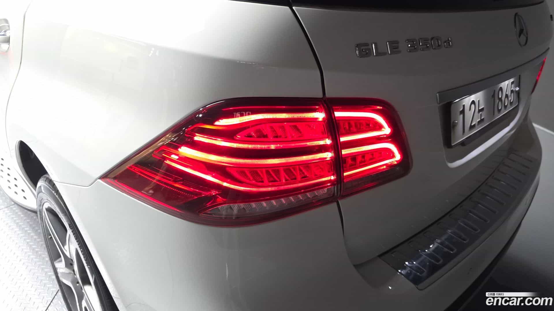 GLE-Class Mercedes-Benz 2018.10-OUTER-033