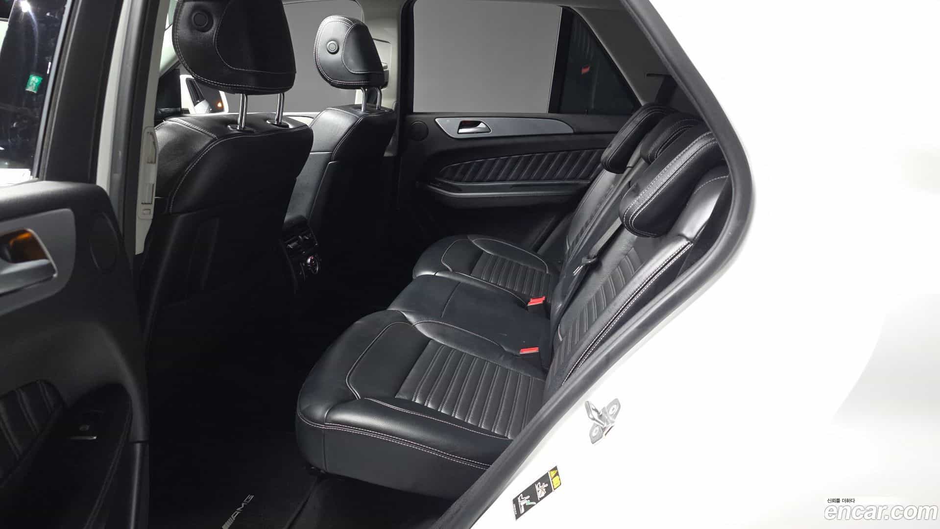 GLE-Class Mercedes-Benz 2018.10-INNER-036